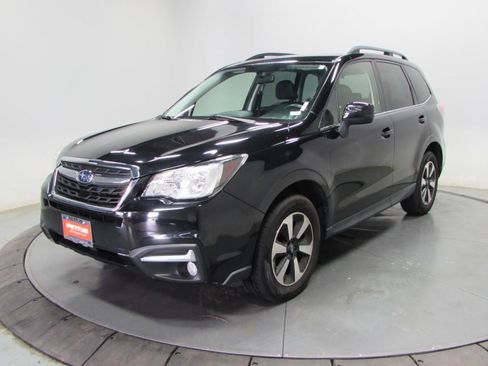 Used 2017 Subaru Forester 2.5i Limited AWD/4WD image 3