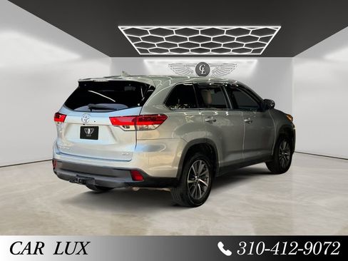 Used 2019 Toyota Highlander XLE FWD image 5