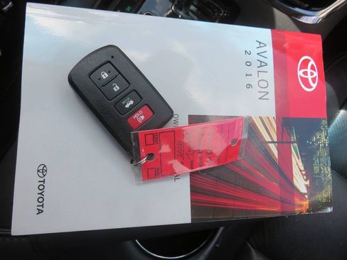 Used 2016 Toyota Avalon Limited w/ Toyota Safety Sense Package FWD image 37