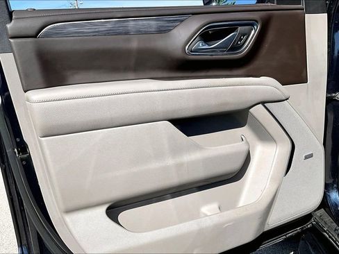 Used 2024 GMC Yukon SLT w/ SLT Premium Package AWD/4WD image 14