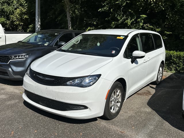 Used 2023 Chrysler Voyager LX FWD image 7