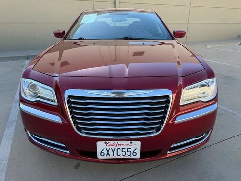 Used 2012 Chrysler 300 RWD image 2