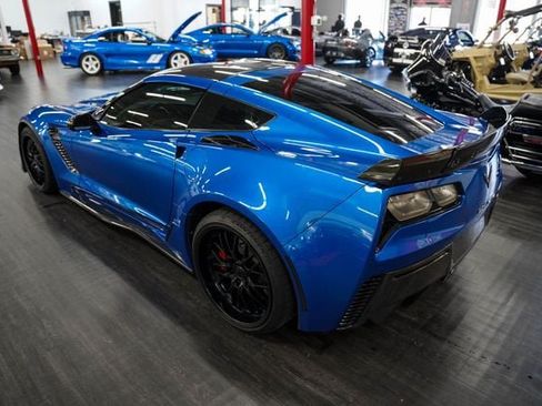 Used 2015 Chevrolet Corvette Z06 w/ 3LZ Preferred Equipment Group RWD image 3