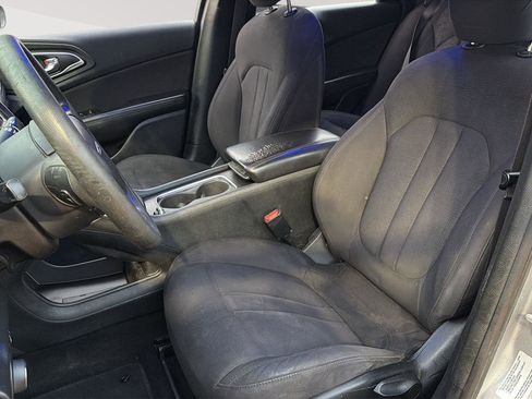Used 2015 Chrysler 200 Limited image 15