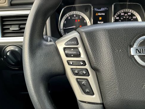 Used 2018 Nissan Titan SV image 22