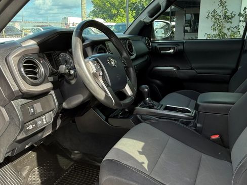 Used 2020 Toyota Tacoma TRD Sport image 11