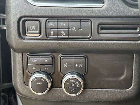 Used 2023 GMC Yukon XL AT4 AWD/4WD image 25