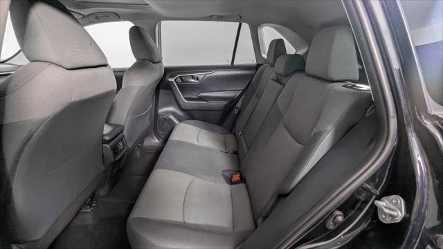 Used 2019 Toyota RAV4 XLE FWD image 17