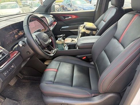 Used 2025 Chevrolet Traverse RS w/ LPO, Floor Liner Package image 5