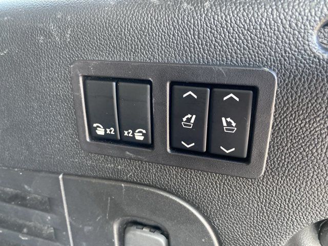 Used 2019 GMC Yukon XL SLT w/ Premium Edition AWD/4WD image 8