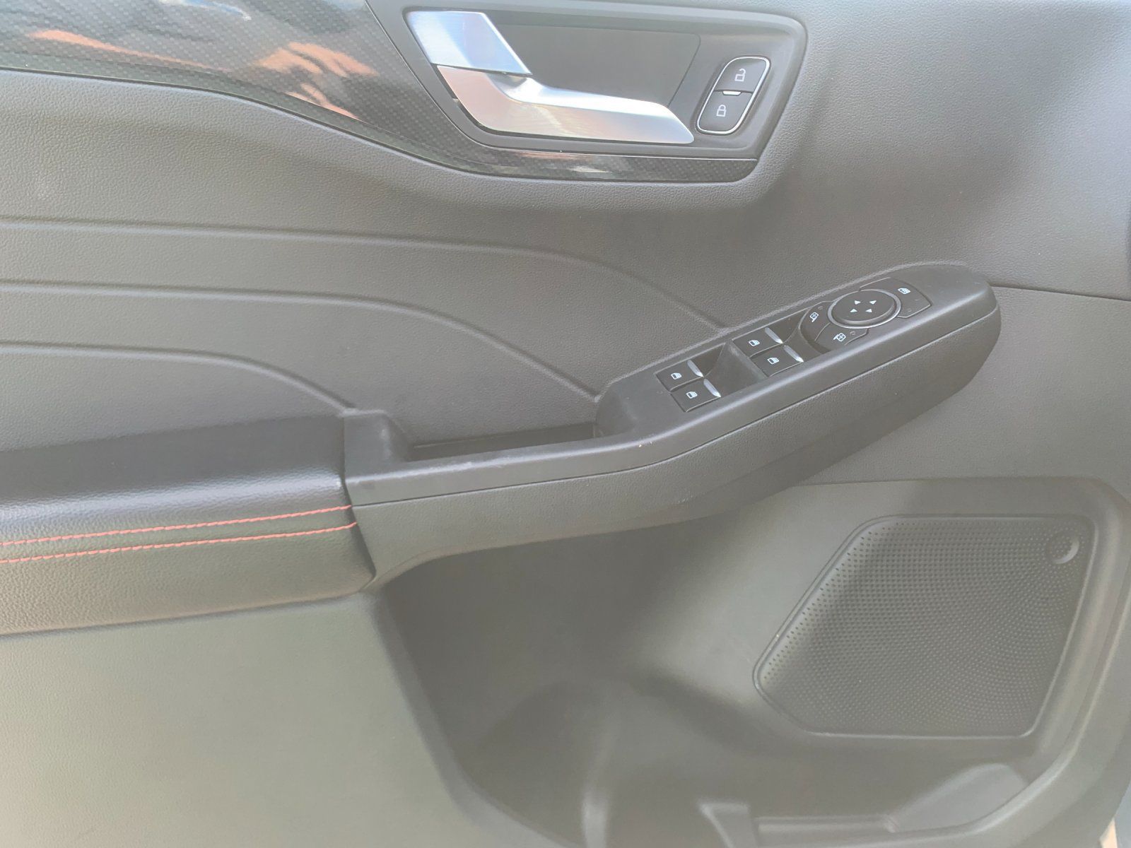 Used 2025 Ford Escape ST-Line Select AWD/4WD image 13