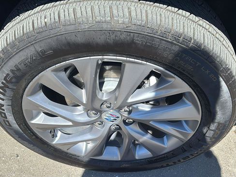 Used 2025 Buick Enclave Preferred FWD image 9