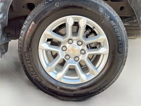 Used 2025 Chevrolet Silverado 1500 LT AWD/4WD image 30