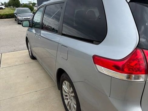Used 2013 Toyota Sienna XLE FWD image 7