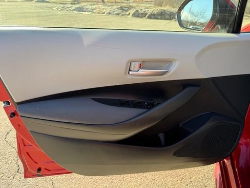 Used 2021 Toyota Corolla LE image 19