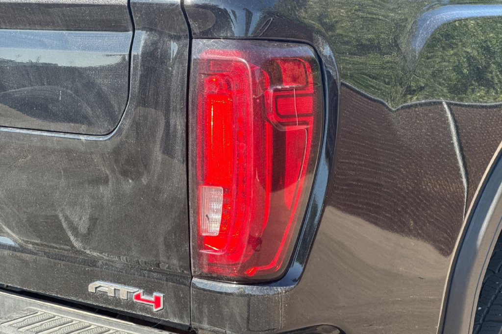 Used 2022 GMC Sierra 2500 AT4 AWD/4WD image 9