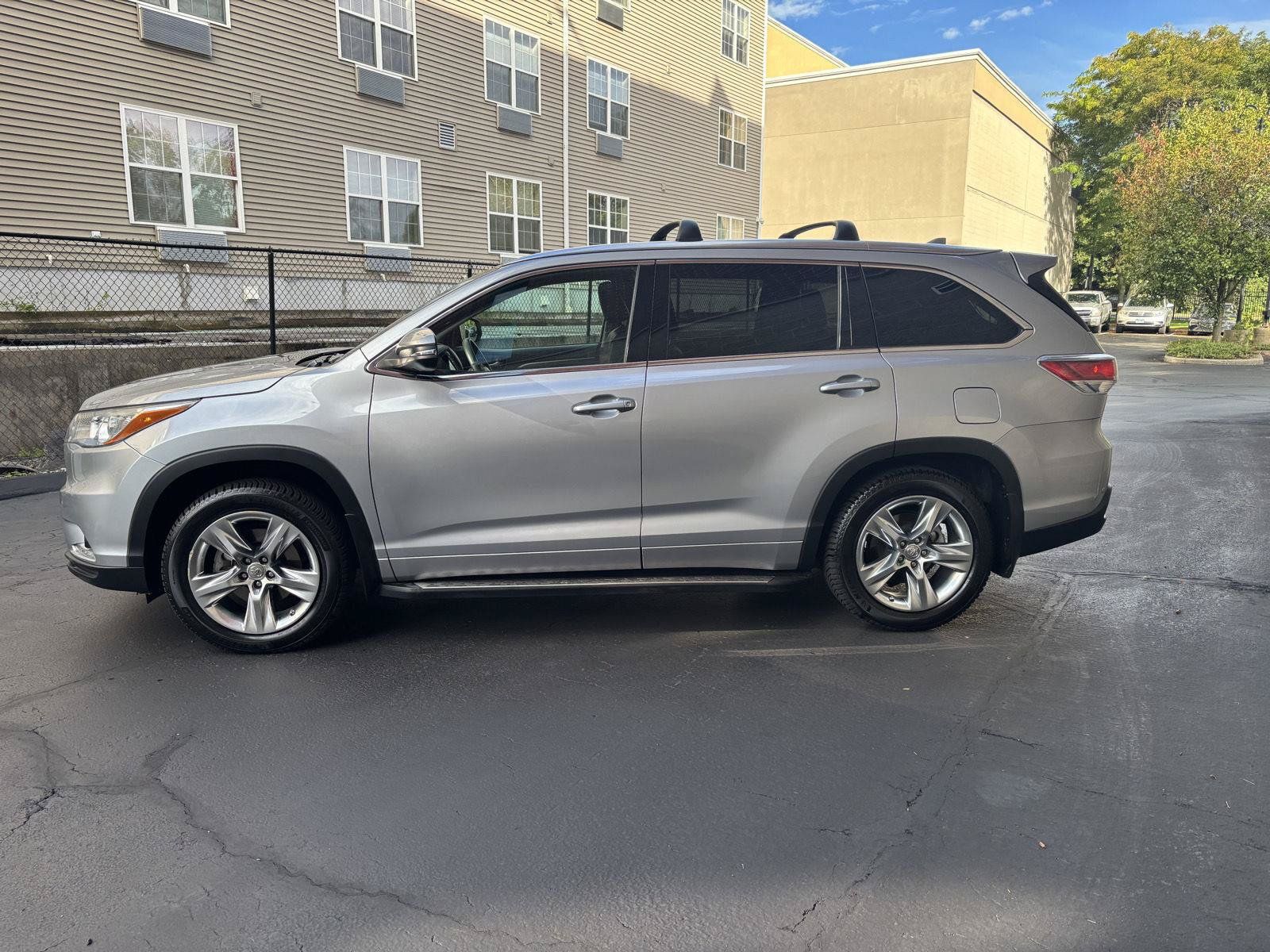 Used 2015 Toyota Highlander Limited Platinum AWD/4WD image 3