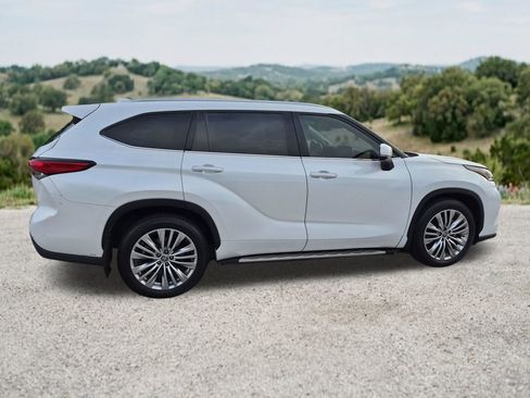 Used 2022 Toyota Highlander Platinum AWD/4WD image 11