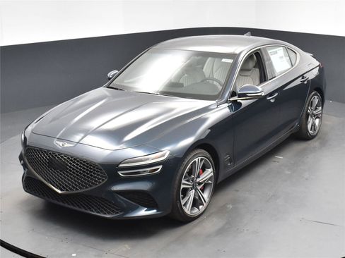 Used 2025 Genesis G70 2.5T w/ Sport Prestige Package image 9