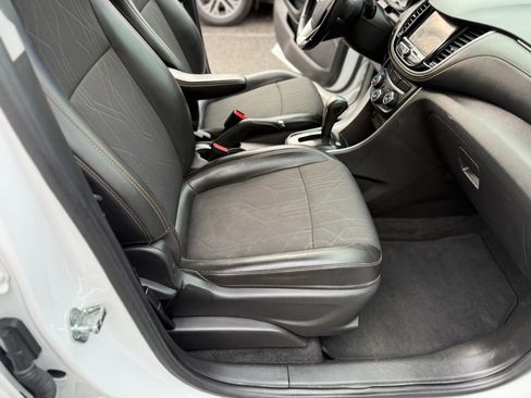 Used 2018 Chevrolet Trax LT w/ LT Convenience Package image 29