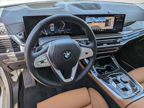 Used 2025 BMW X7 xDrive40i w/ Dynamic Handling Package image 10