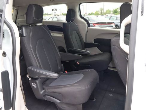 Used 2023 Chrysler Voyager LX image 25