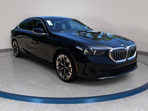 Certified 2026 BMW 530i w/ Premium Package RWD image 4