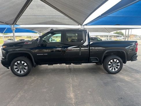 Used 2024 Chevrolet Silverado 2500 Custom w/ Custom Value Package image 4