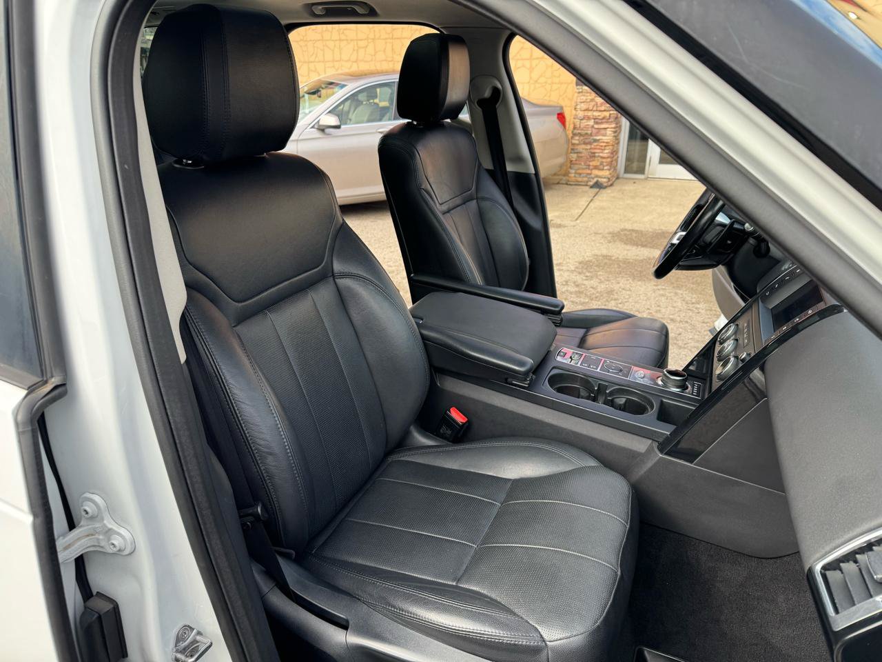 Used 2017 Land Rover Discovery SE AWD/4WD image 18