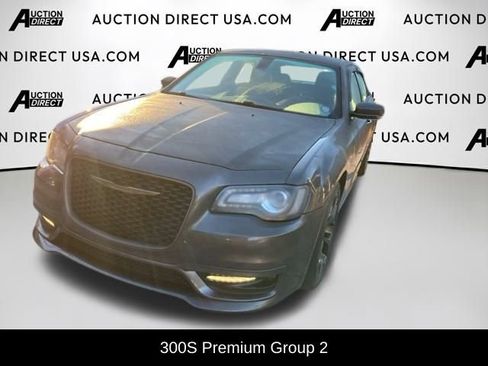 Used 2017 Chrysler 300 S w/ 300S Premium Group 2 w/2_L image 6