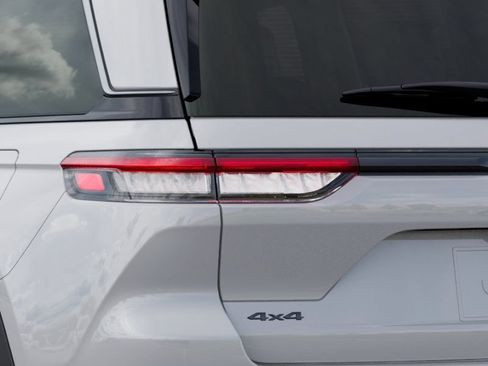 New 2026 Jeep Grand Cherokee Altitude AWD/4WD image 9