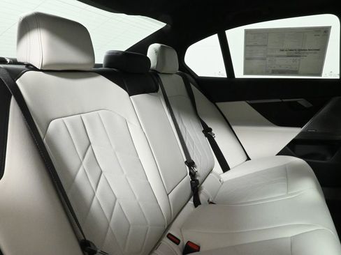 Used 2025 BMW 530i xDrive image 25