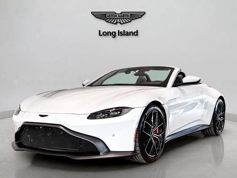 Used 2023 Aston Martin V8 Vantage Roadster image 1