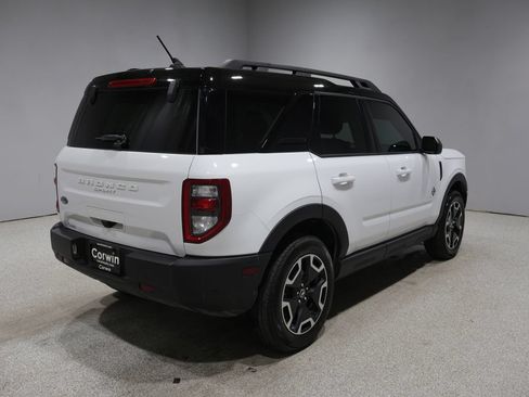 Used 2024 Ford Bronco Sport Outer Banks w/ Tech Package AWD/4WD image 2