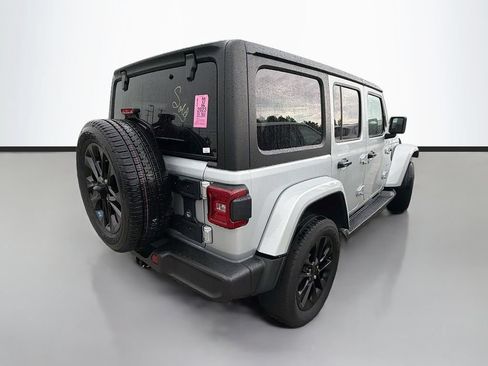 Used 2023 Jeep Wrangler Unlimited Sahara w/ Dual Top Group AWD/4WD image 8