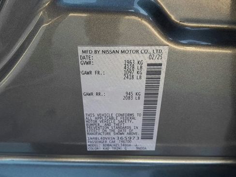 Used 2025 Nissan Altima 2.5 SV FWD image 17
