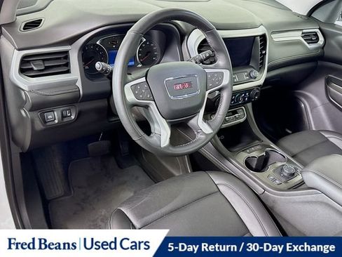 Used 2023 GMC Acadia SLT w/ Elevation Edition image 11