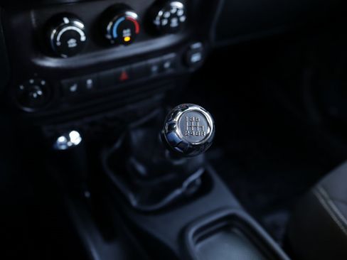 Used 2016 Jeep Wrangler Unlimited Rubicon w/ Connectivity Group image 20