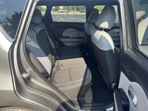 Used 2014 Kia Soul + FWD image 14