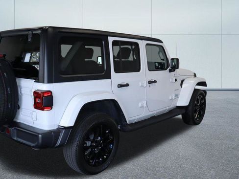 Used 2023 Jeep Wrangler Unlimited Sahara AWD/4WD image 8