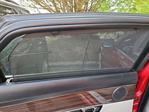 Used 2019 Jaguar XJ L Portfolio RWD image 33