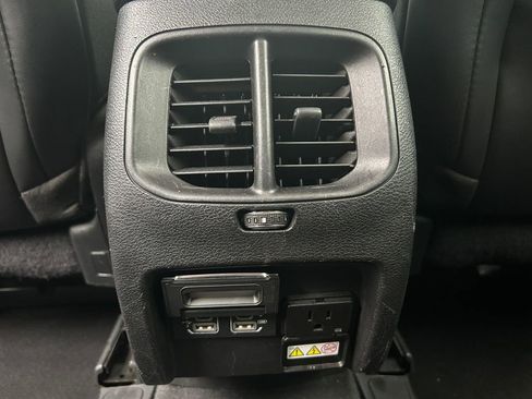 Used 2020 Jeep Cherokee Limited image 35