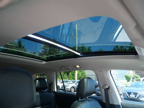 Used 2019 Volkswagen Atlas SE w/ Panoramic Sunroof Package AWD/4WD image 16