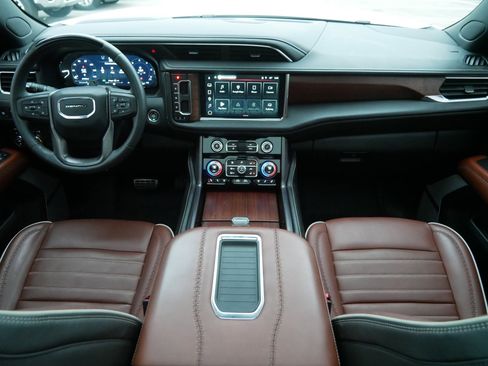 Used 2024 GMC Yukon Denali Ultimate w/ LPO, Floor Liner Package image 10