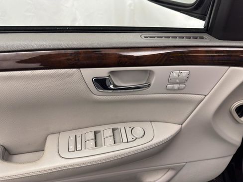 Used 2011 Cadillac DTS Premium image 14