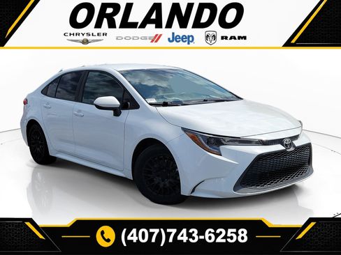 Used 2021 Toyota Corolla LE FWD image 1