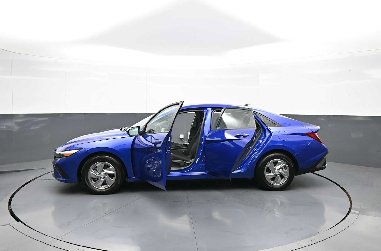 Certified 2025 Hyundai Elantra SE w/ Cargo Package FWD image 41