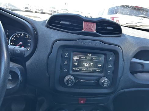 Used 2016 Jeep Renegade Latitude AWD/4WD image 15