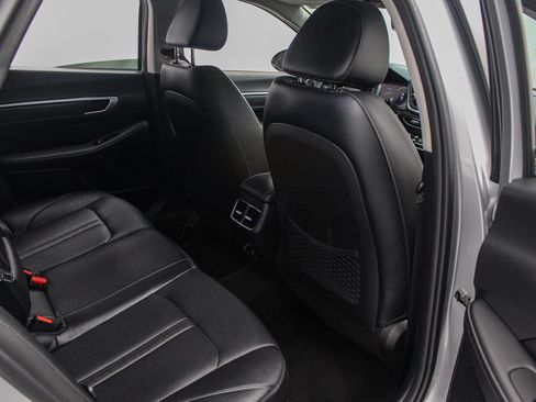 Used 2021 Hyundai Sonata Limited w/ Preferred Accessory Package FWD image 16