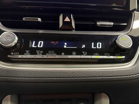 Used 2024 Toyota Corolla Cross XSE w/ Convenience Package image 21